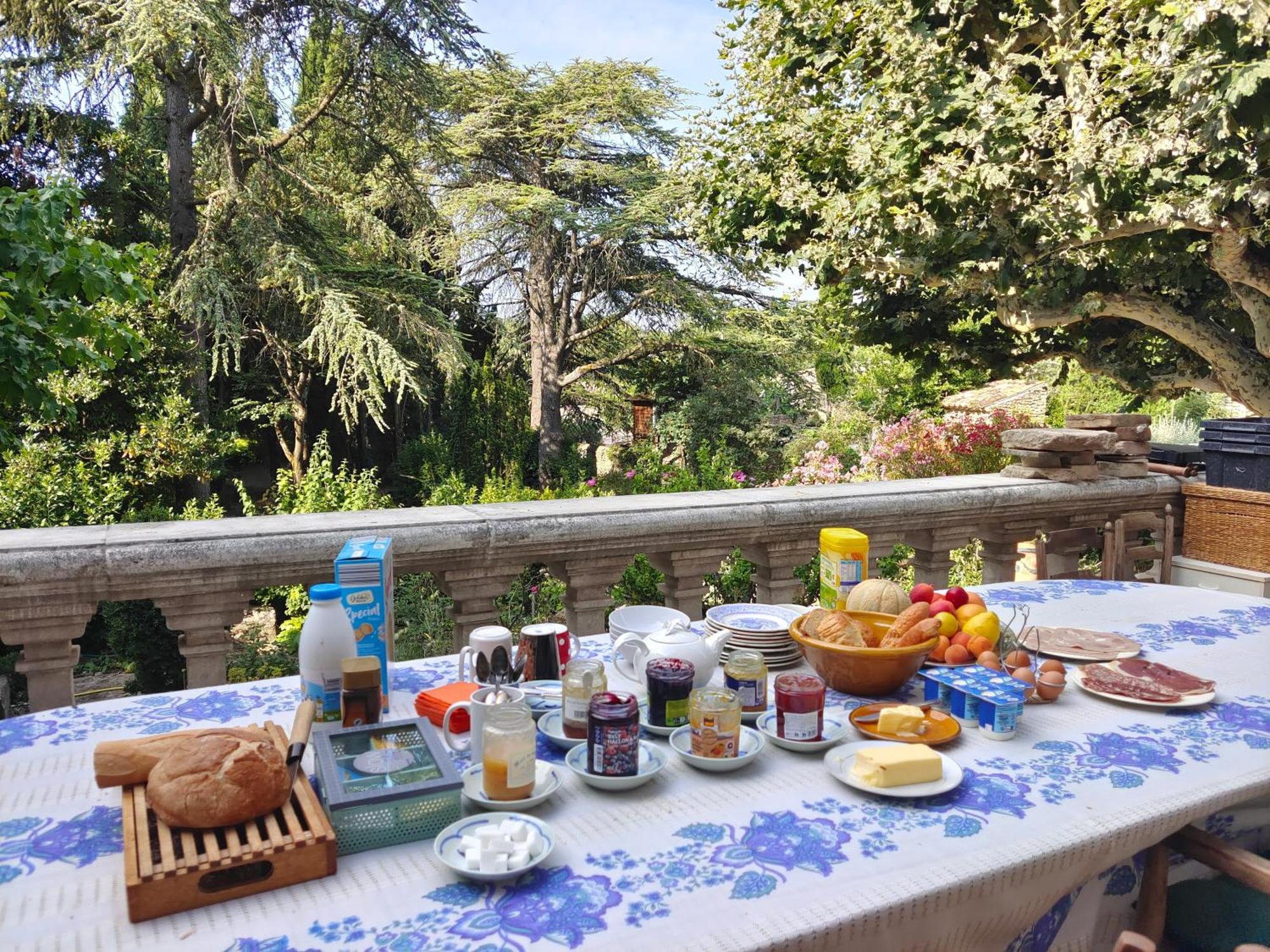 Bed and Breakfast Rue Du Chateau A Cabrieres D'Avignon Exterior foto