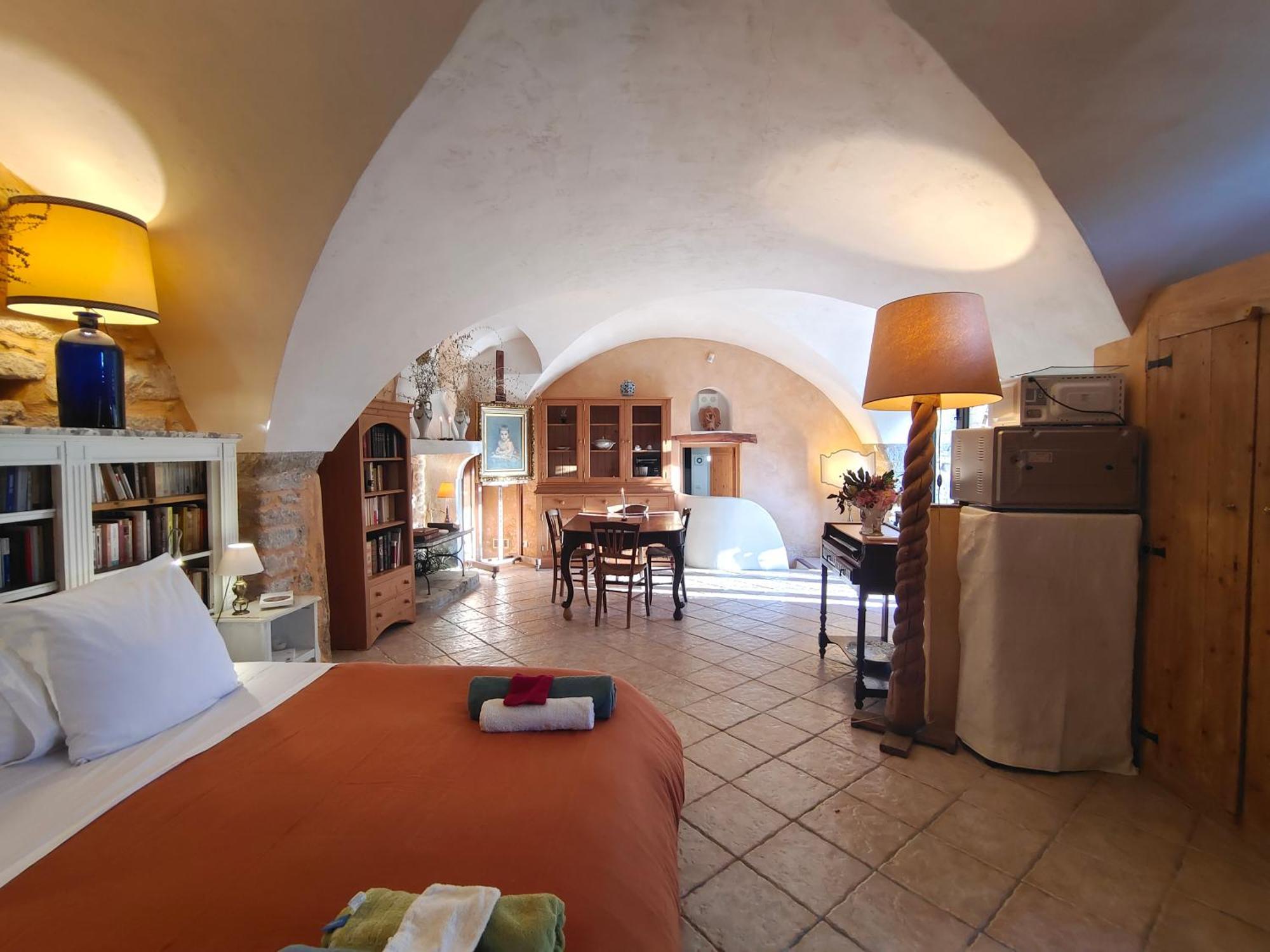 Bed and Breakfast Rue Du Chateau A Cabrieres D'Avignon Exterior foto